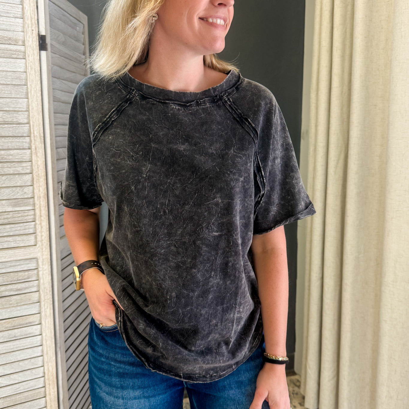 Oversized, mineral washed tee with raglan sleeves black