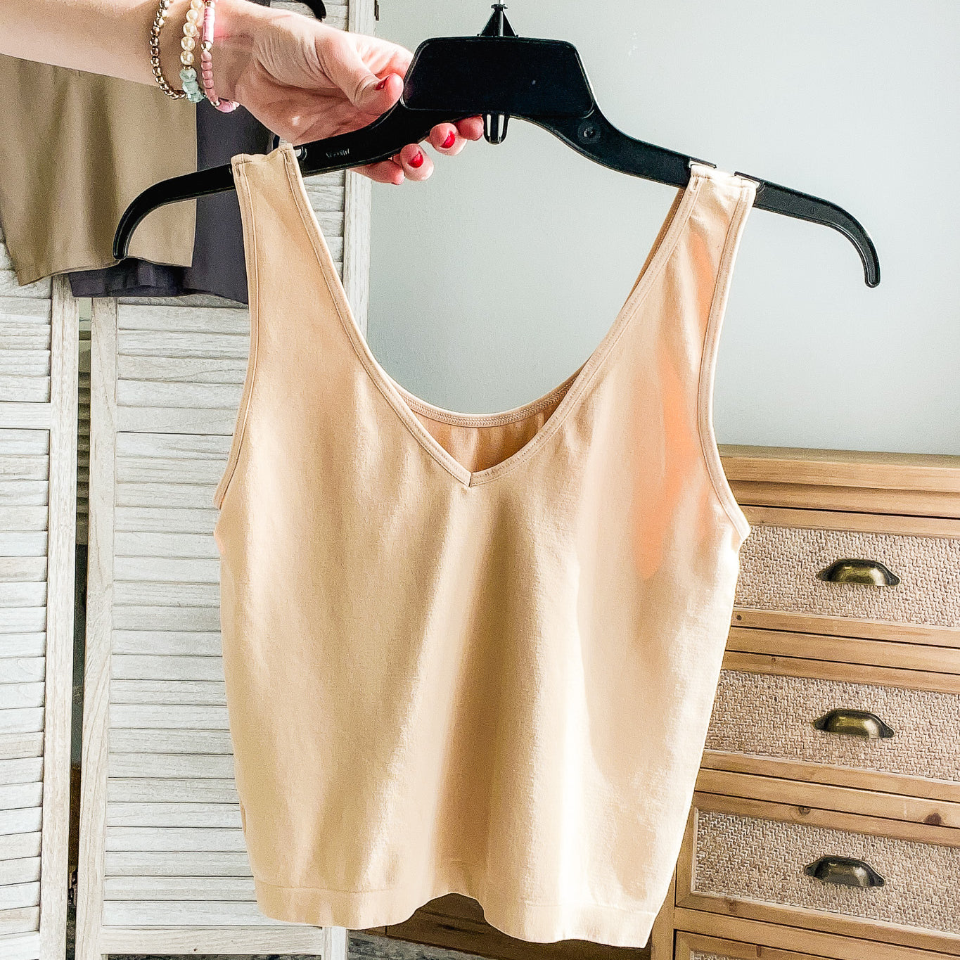 womens beige seamless tank layering