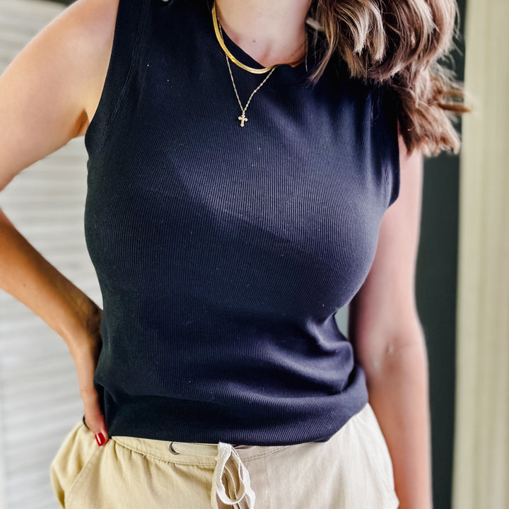 Fitted, ribbed tank top with flattering crew neckline black
