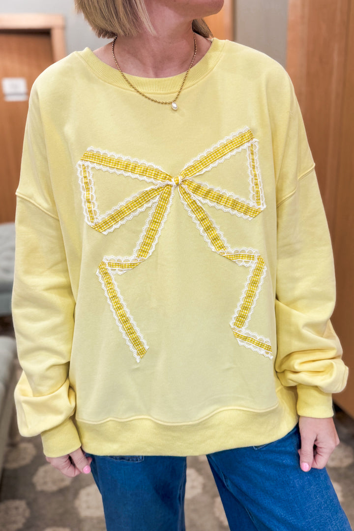Oversized sweatshirt with fun bow lace-trimmed gingham bow yellow