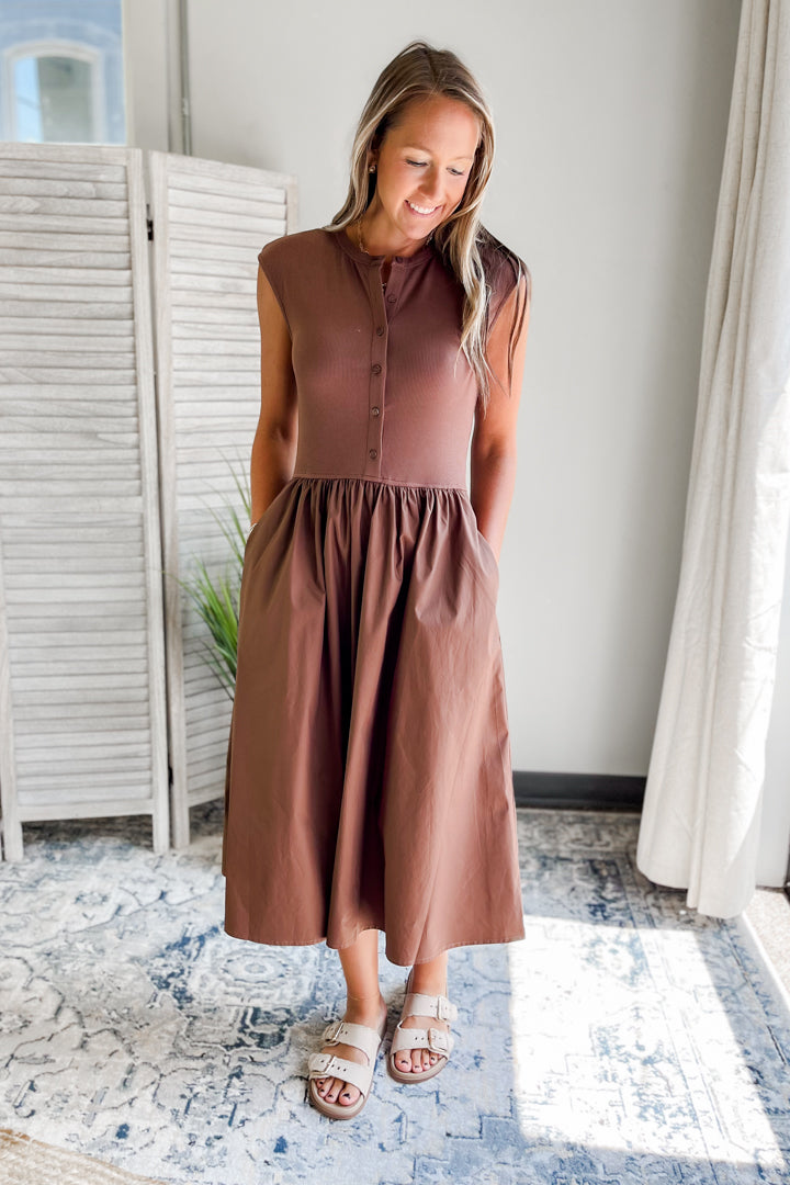 Women's sleeveless round neck knit top midi dress brown