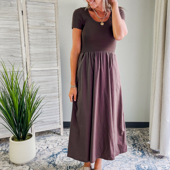 Women's scoop neck maxi dress brown