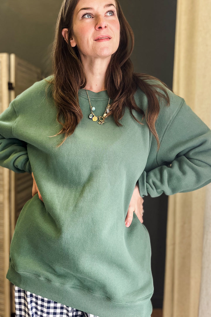 Women's cozy oversized fleece-lined sweatshirt