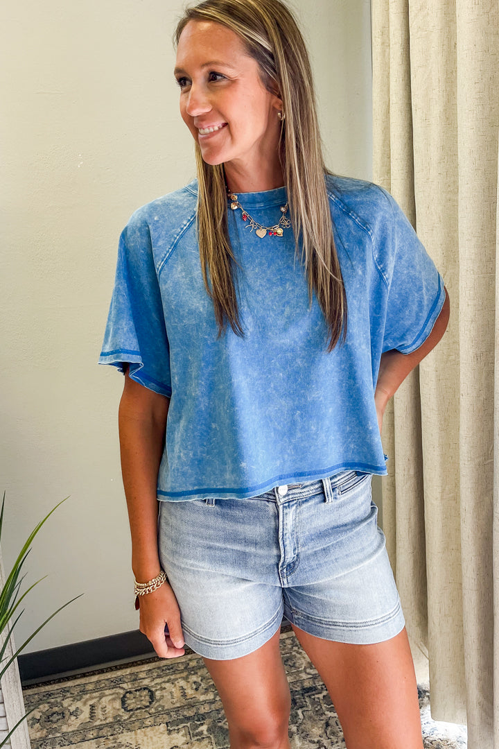 Women's cropped mineral washed tee blue