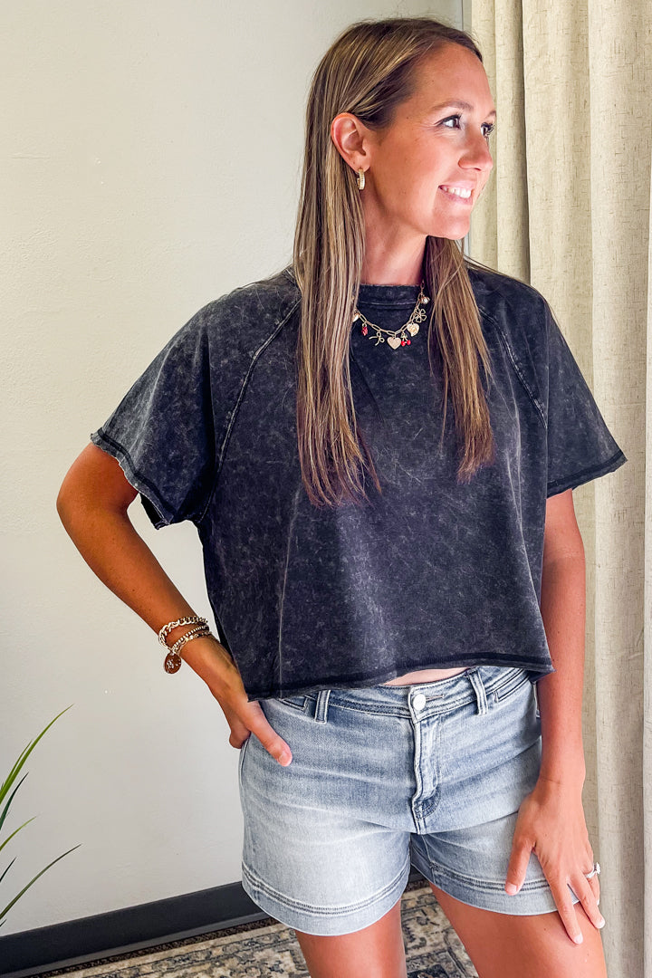 Women's cropped mineral washed tee black