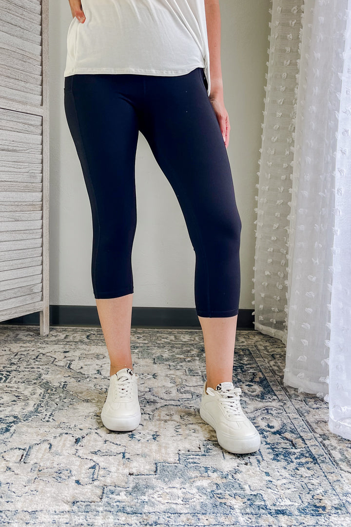 Women's capri-length leggings with pockets black