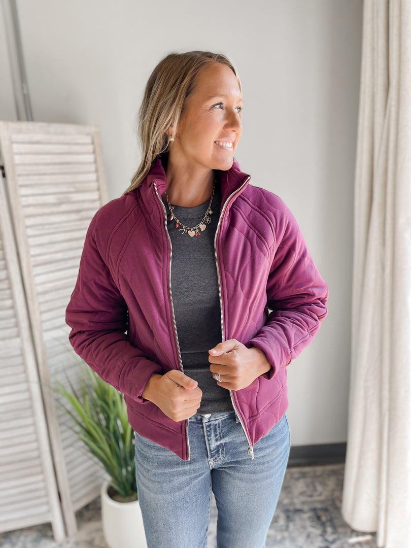 Women's relaxed wave pattern quilted zip jacket burgundy plum