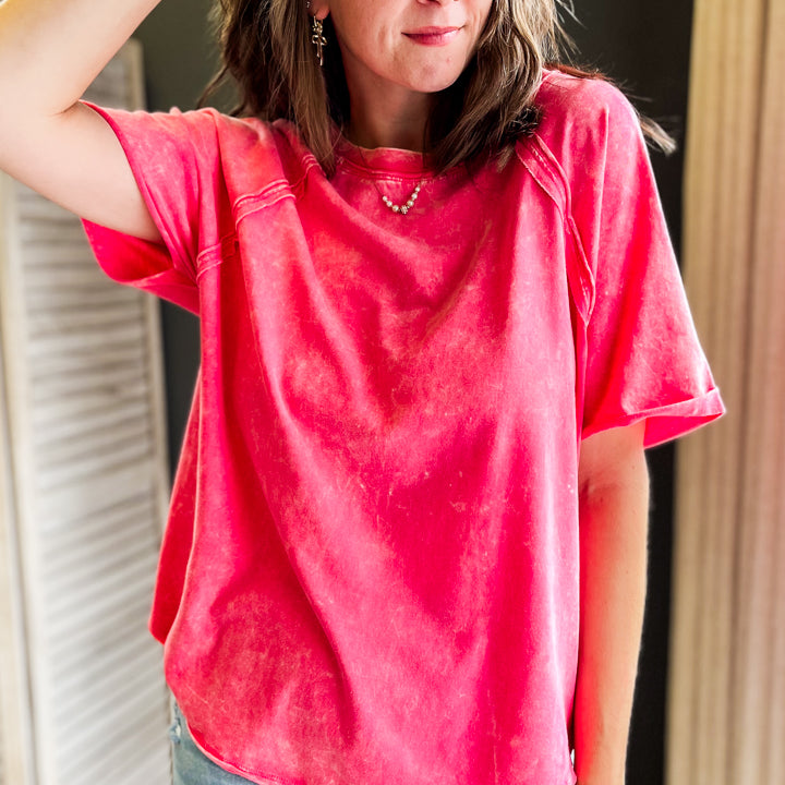Oversized, mineral washed tee with raglan sleeves pink