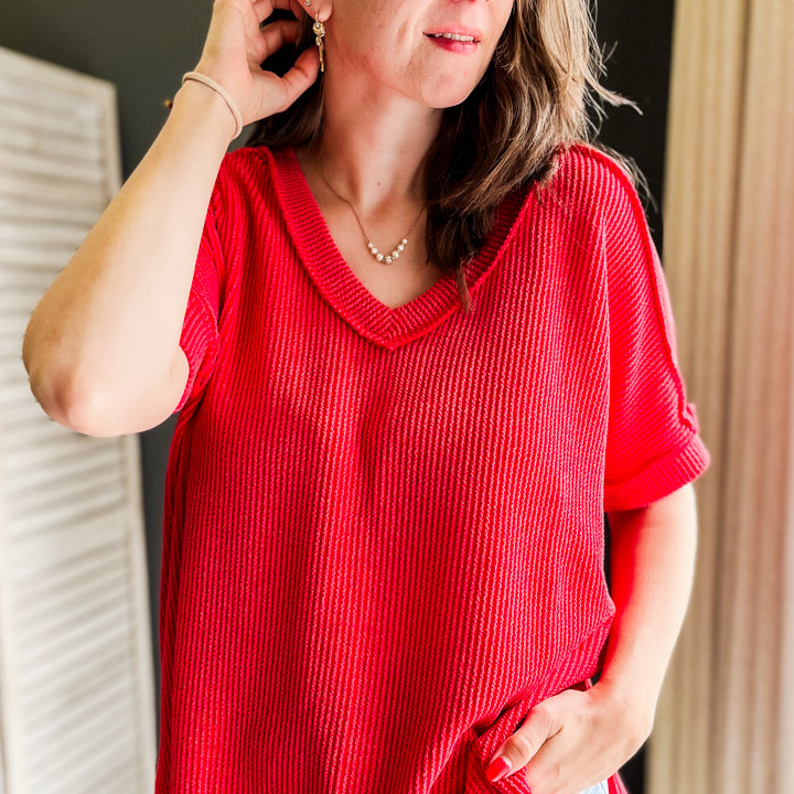 Women's flowy ribbed V-neck top with high-low hemline red