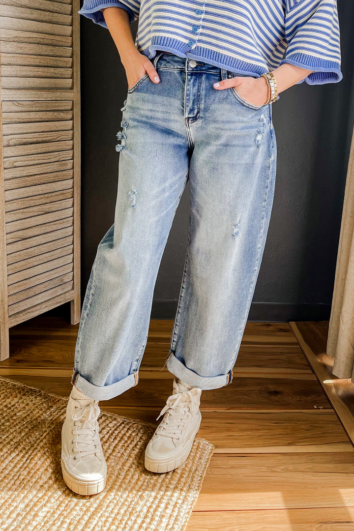 Slouchy, ankle-length barrel jeans with cuffed hems