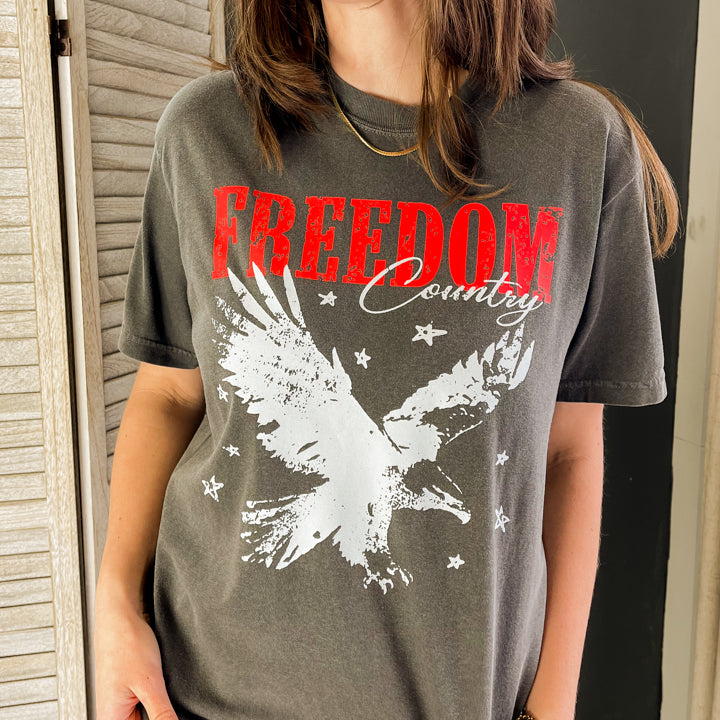 Relaxed-fitting tee with "Freedom Country" graphic charcoal