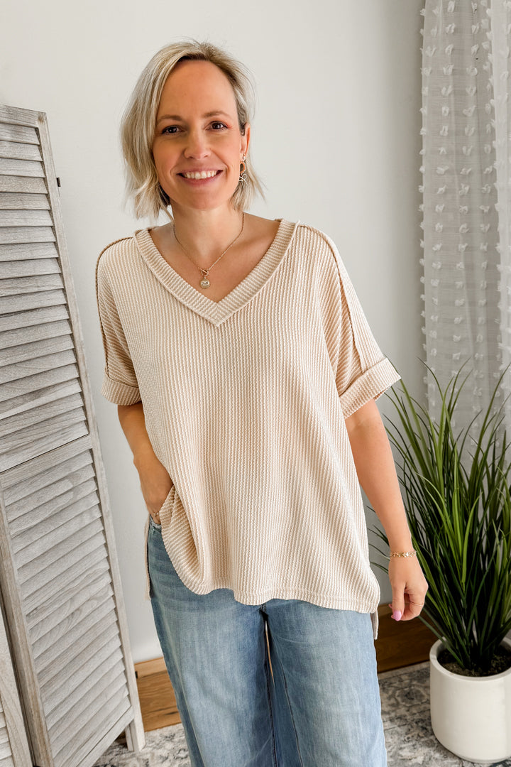 Women's flowy ribbed V-neck top with high-low hemline beige
