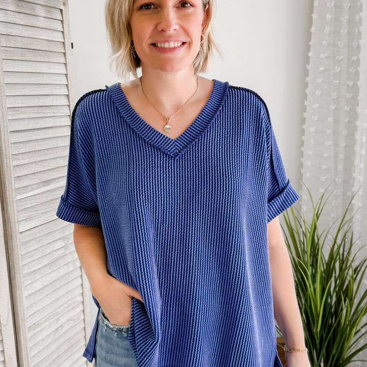 Women's flowy ribbed V-neck top with high-low hemline blue