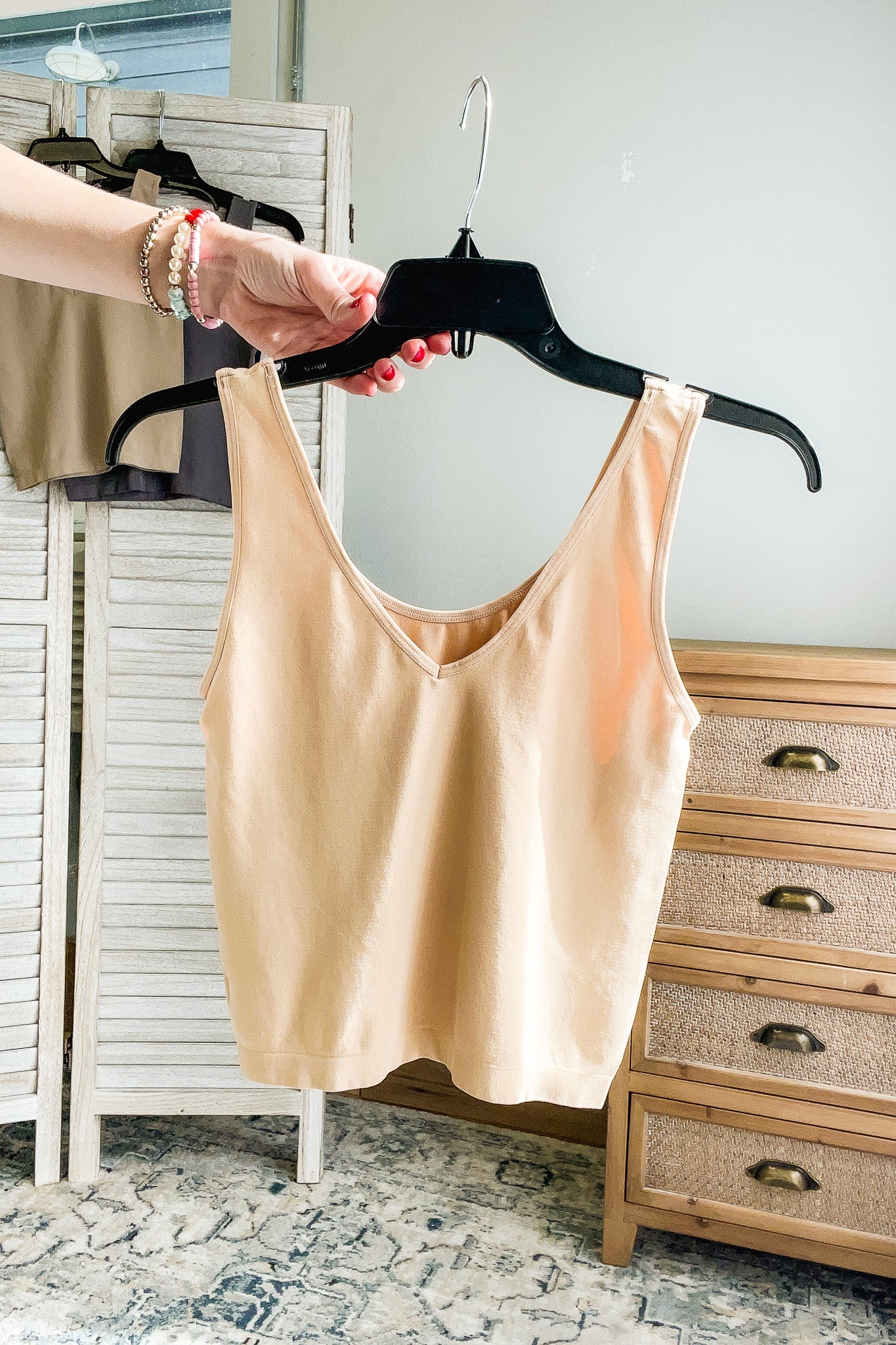 womens beige seamless tank layering