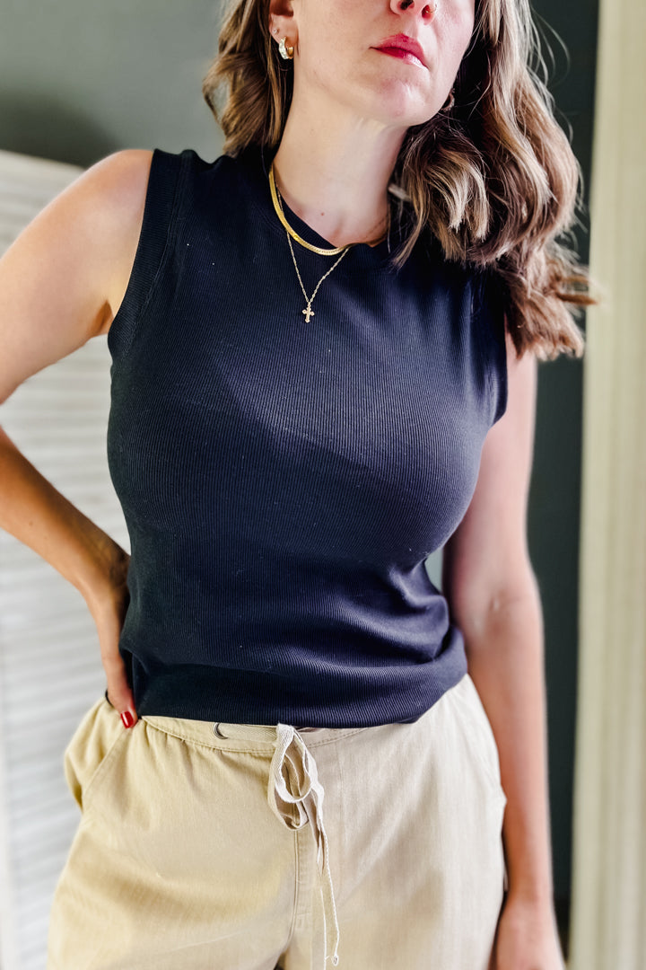 Fitted, ribbed tank top with flattering crew neckline black