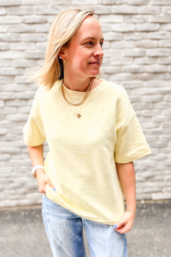 Relaxed-fitting short sleeve tee made from french terry material yellow