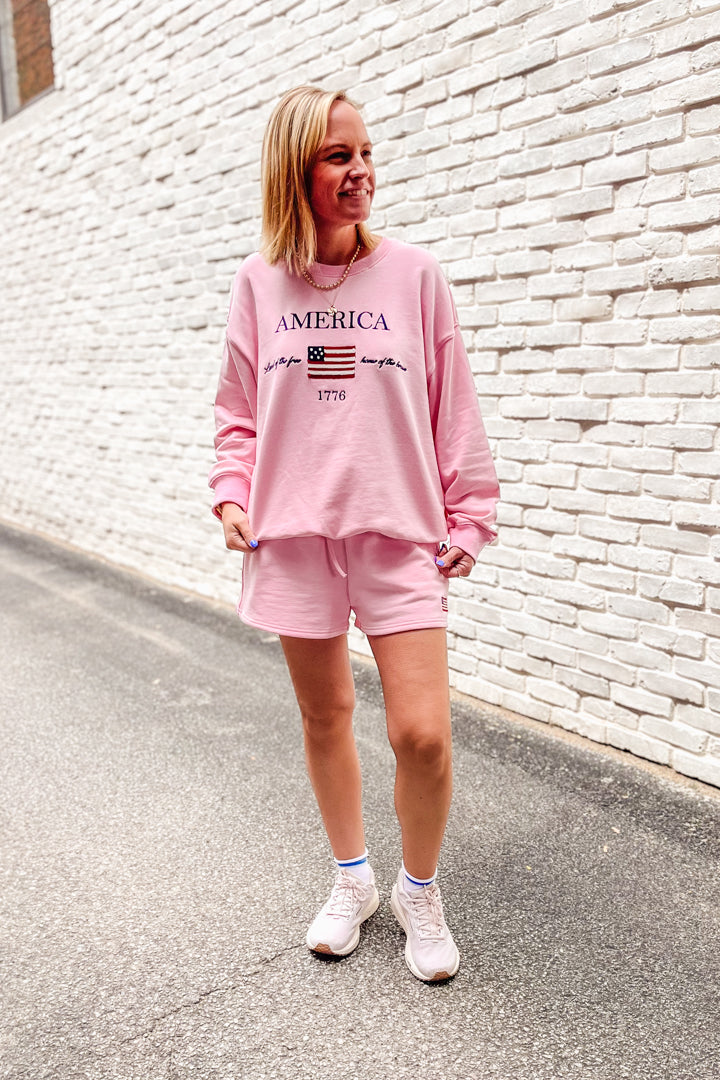 Comfy lounge shorts with embroidered flag pink
