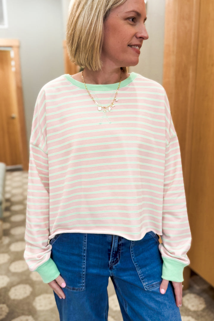 Cropped striped sweatshirt made from french terry material.