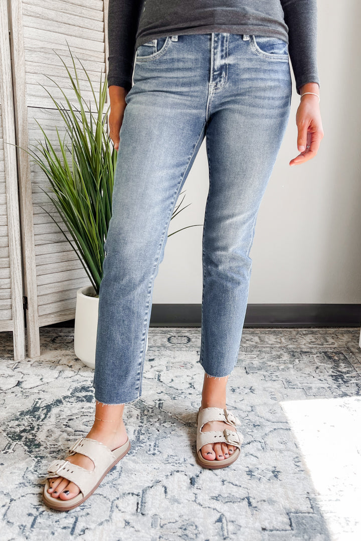 Women's medium wash mid-rise straight crop jeans