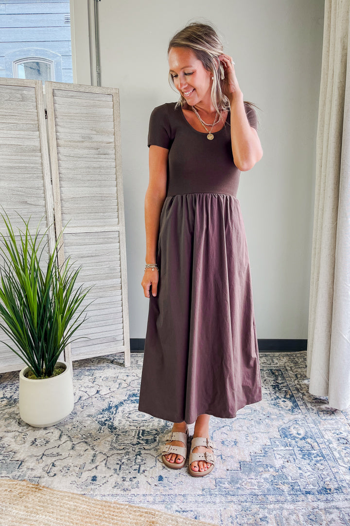 Women's scoop neck maxi dress brown