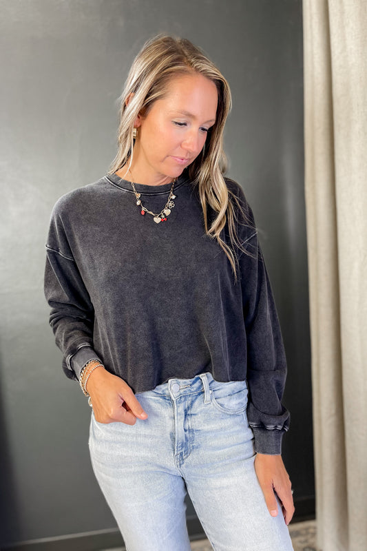 Women's cropped crewneck sweatshirt with raw hem details black