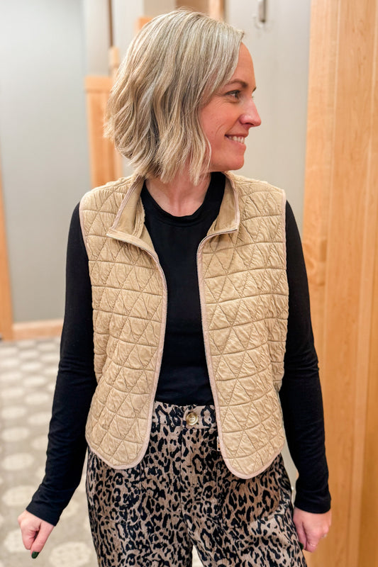 Women's quilted zip-up vest Tan
