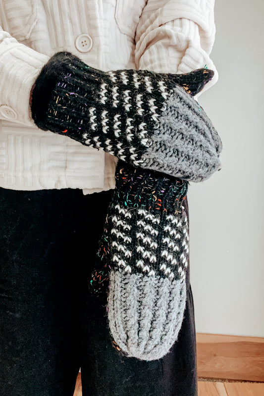 knit fur-lined mittens color block black grey