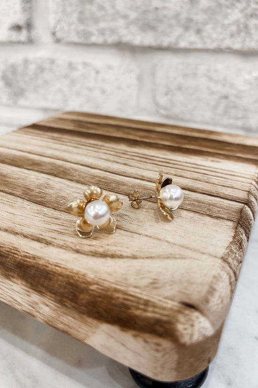 Flower Pearl Stud