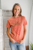 Women's oversized tee with strawberry graphic Orange