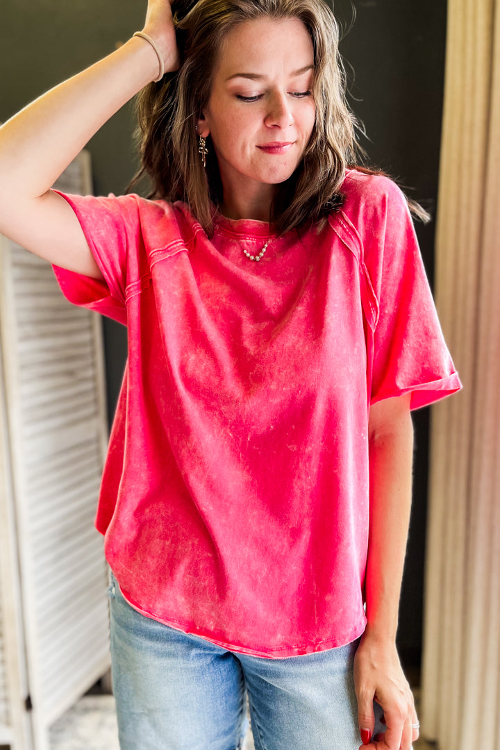 Oversized, mineral washed tee with raglan sleeves pink