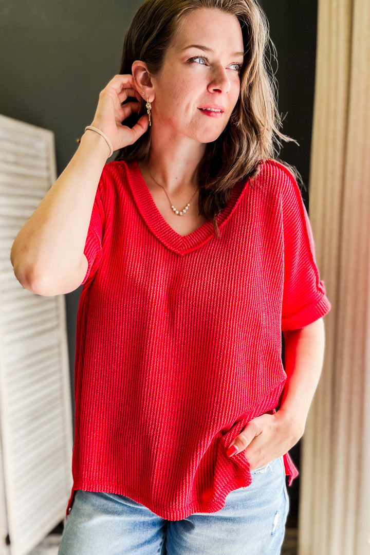 Women's flowy ribbed V-neck top with high-low hemline red