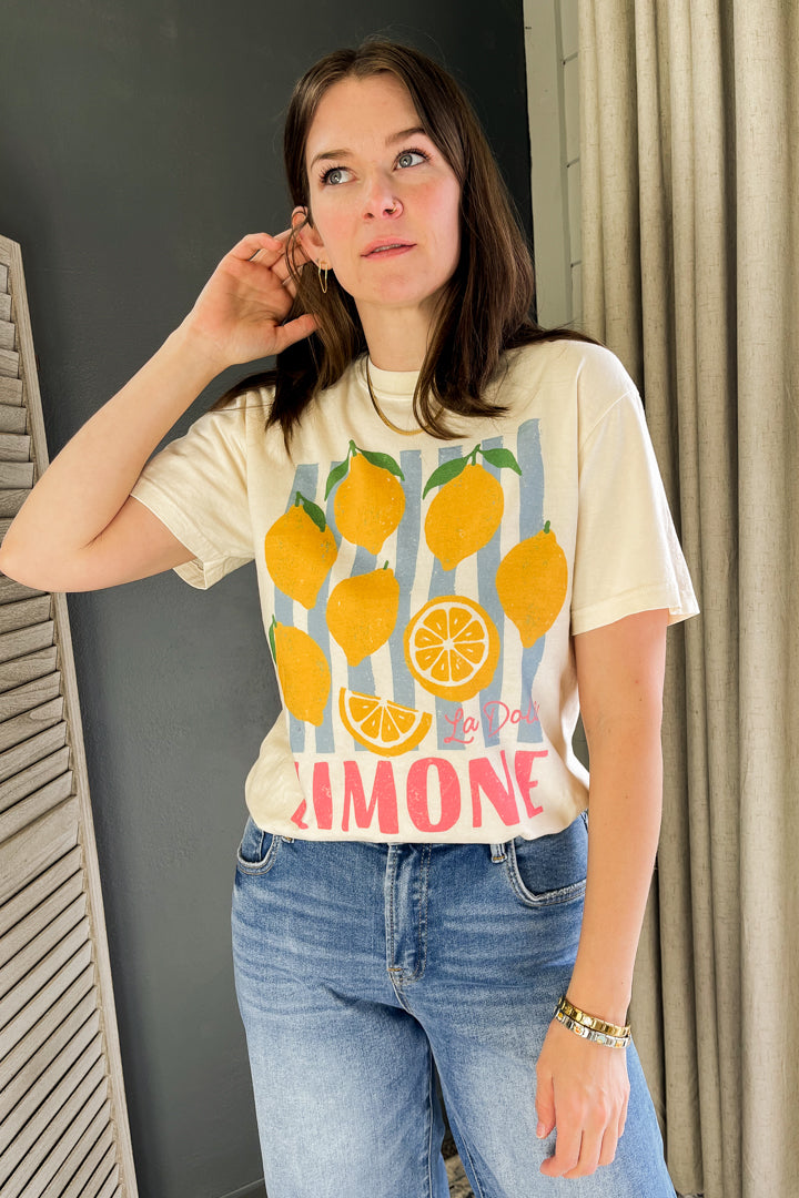 Relaxed-fitting tee with "La Dolce Limone" graphic.