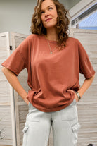 Relaxed-fitting exposed seam top rust