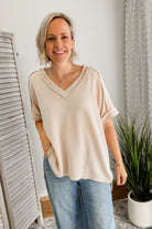Women's flowy ribbed V-neck top with high-low hemline beige
