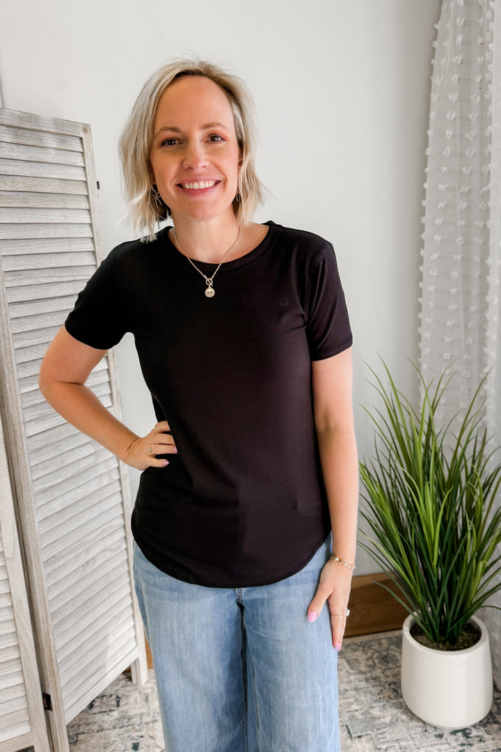 Women's ribbed tee with curved hem black