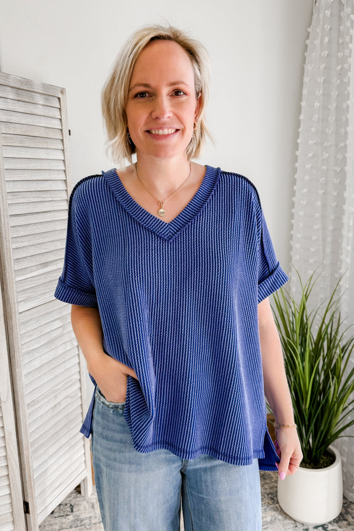 Women's flowy ribbed V-neck top with high-low hemline blue