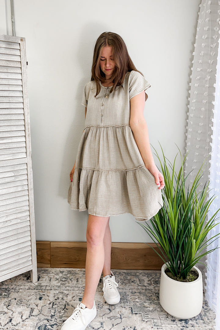 Women's mineral washed cotton gauze dress with tiered skirt and button front beige