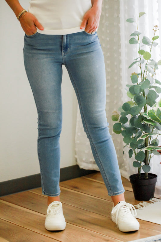 womens light wash skinny jeans mid-rise risen