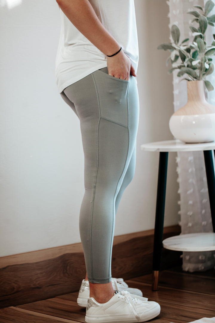 Lululemon Align with Pockets Leggings in Rhino Grey - Athletic apparel