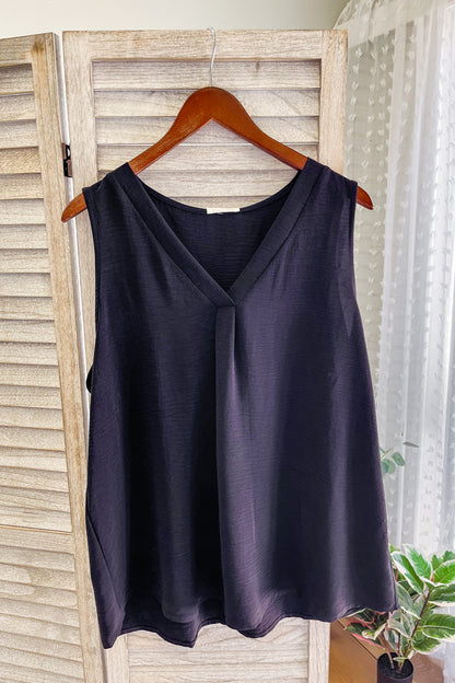 womens plus size black v-neck tank top